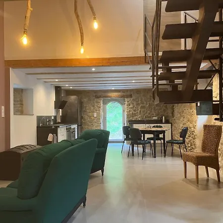 Дом отдыха Mas Cevenol Entier Avec Jardin Et Piscine