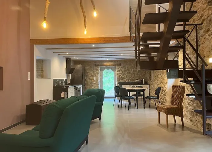 Дом отдыха Mas Cevenol Entier Avec Jardin Et Piscine